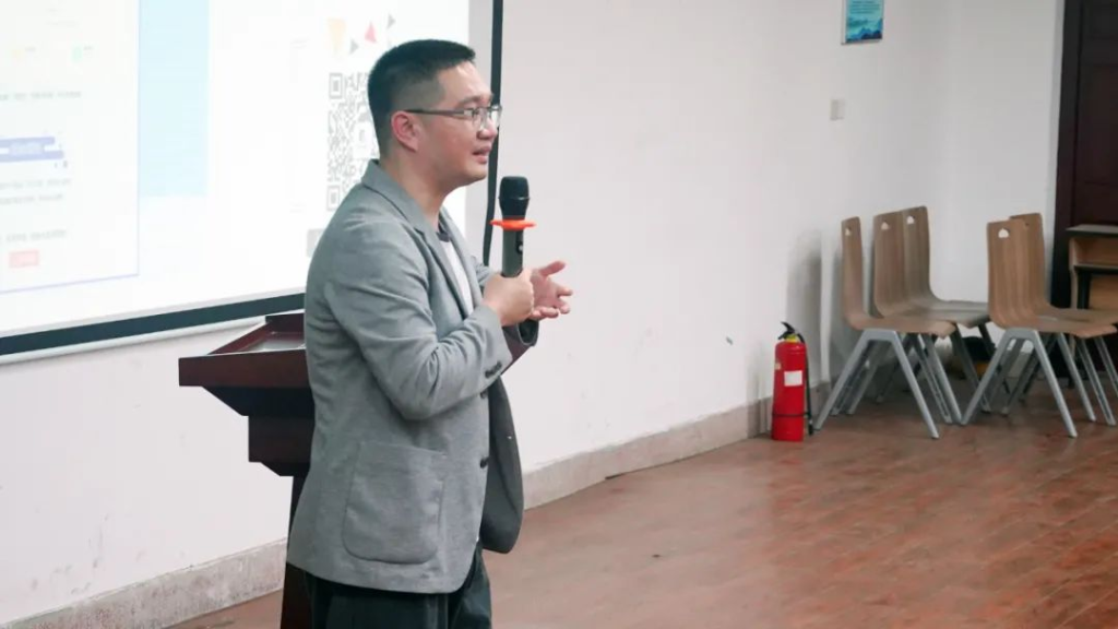 公(gōng)益講座｜雅言翻譯走(zou)進(jin)湖(hú)南(nan)高(gao)校推動(dòng)外語人(ren)才(cai)職業髮(fa)展(zhan)